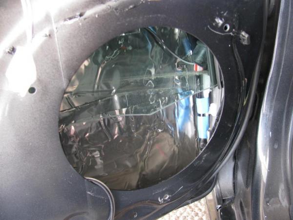 RAAMmat behind the speaker opening.