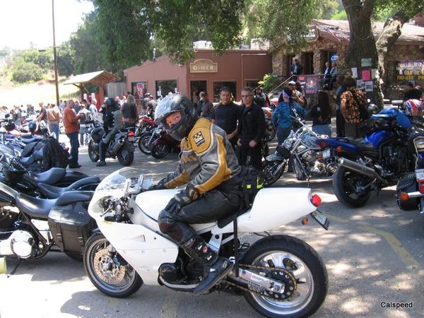Hangin at Rock Store.
I take an annual trip to SoCal just to tear up the twisties in the Malibu and Santa Monica Mountains.
This pic is of my "purchased new" 1990 Yamaha FZR400-R4. Lots of mods! Hella quick!